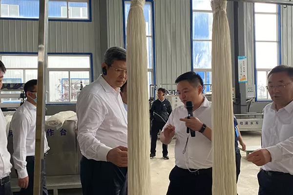 內(nèi)蒙古自治區(qū)黨委常委、通遼市委書記孟憲東攜考察團到一諾環(huán)境考察指導(dǎo)